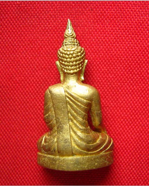 รูปหล่อพระพุทธ สวยไม่ทราบที่ น่าบูชาครับ