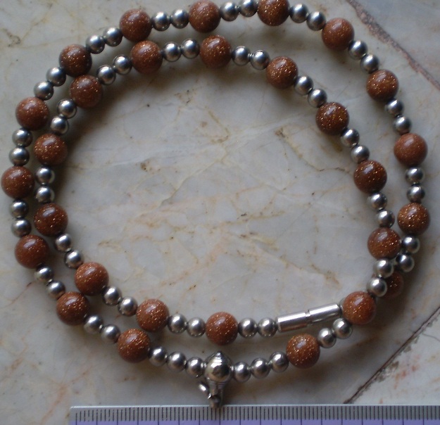 สร้อยหินทรายทอง  สลับเม็ดสแตนเลส  หัวขุน เคาะเดียว 