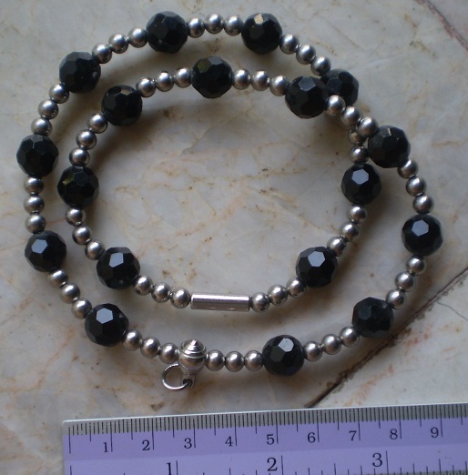 สร้อยหินนิล  สลับเม็ดสแตนเลส  หัวขุน  เคาะเดียว 