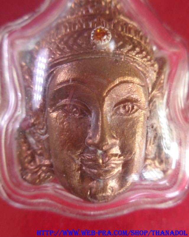 หลวงปู่กาหลงเขี้ยวแก้ว วัดเขาแหลม จ.สระแก้ว เศียรพระลักษณ์หน้าทองเนื้อสัมฤทธิ์ขอมโบราณแก่ทองคำรุ่นแร