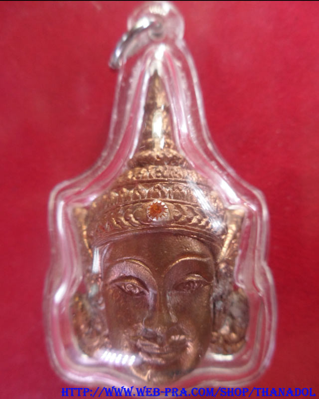 หลวงปู่กาหลงเขี้ยวแก้ว วัดเขาแหลม จ.สระแก้ว เศียรพระลักษณ์หน้าทองเนื้อสัมฤทธิ์ขอมโบราณแก่ทองคำรุ่นแร