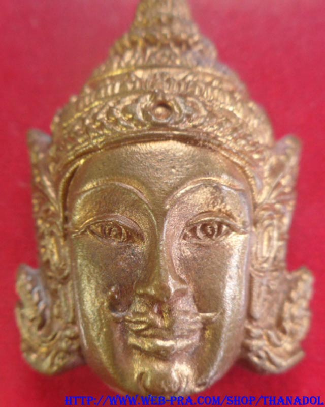 หลวงปู่กาหลงเขี้ยวแก้ว วัดเขาแหลม จ.สระแก้ว เศียรพระลักษณ์หน้าทองเนื้อสัมฤทธิ์ขอมโบราณแก่ทองคำรุ่นแร