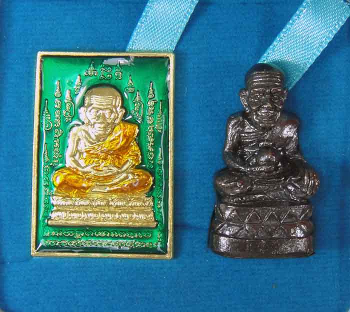 (((วัดใจเคาะเดียว 10 บาท))) 1 ชุด 3 องค์ หลวงปู่ทวด หมื่นยันต์ รุ่นรวยหายห่วง ชุดพิเศษทอดกฐิน พร้อม