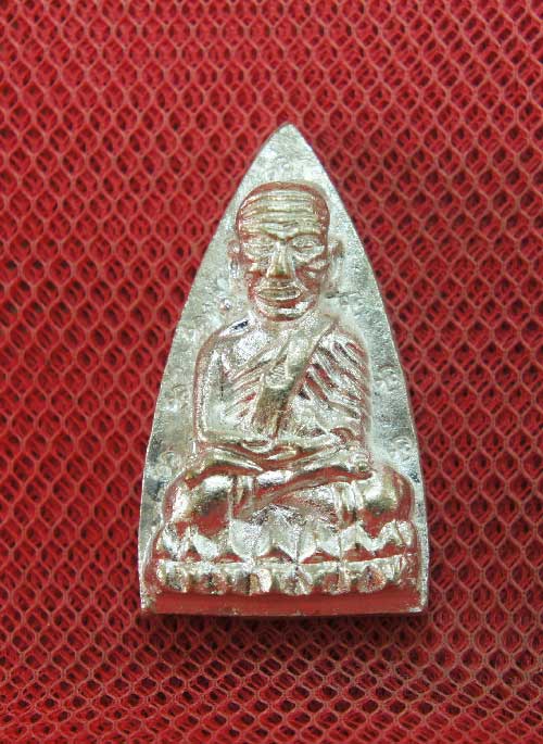 หลวงปู่ทวดหลังเตารีดหล่อโบราณวัดบวรนิเวศวิหาร เนื้อนวะโลหะแก่เงิน 12 โค๊ด หมายเลข 113 ปี 43 