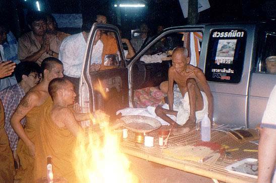 ขุนแผน พิมพ์ทรงพลใหญ่ ดินปราสาทขอม แช่น้ำมนต์ หลวงปู่สรวง พระอริยะสงฆ์ผู้พิสดารที่อยู่เหนือกาลเวลา