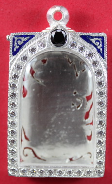 ตลับเงินลงยาสมเด็จมีหมุดล้อมเพชรรัสเซียเต็มใบ ฉลุปิดหลังของใหม่ 