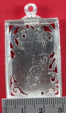 ตลับเงินลงยาสมเด็จมีหมุดล้อมเพชรรัสเซียเต็มใบ ฉลุปิดหลังของใหม่ 