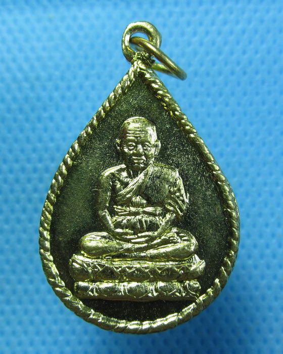 เหรียญหยดน้ำ หลวงปู่ทวด วัดช้างให้ ปี 2537..เริ่ม20บาท.(14/02/57-120)ต่อพรุ่งนี้ครับ