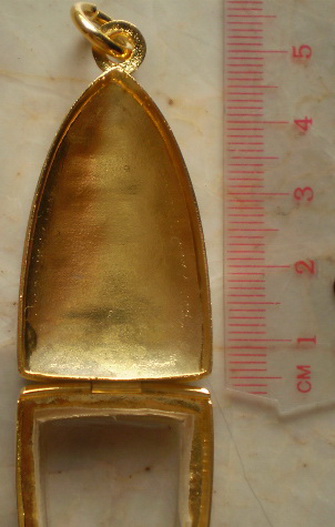 ตลับเงินขัดเงา ปิดหลัง ชุบทองแท้  ใส่พระ ลป  ทวด หลังเตารีดใหญ่  เคาะเดียว 