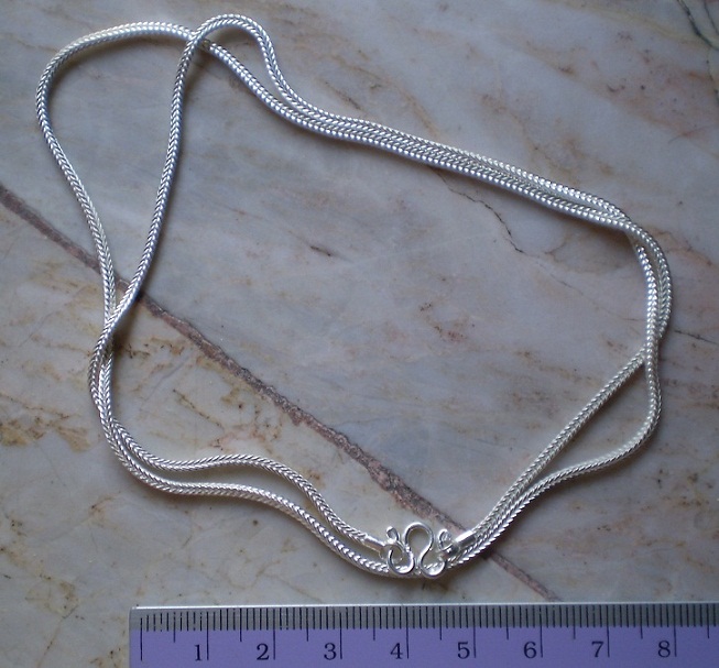 สร้อยเงินแท้ 92.5   ลายสี่เสา   ยาว 22 นิ้ว  เคะาเดียว 