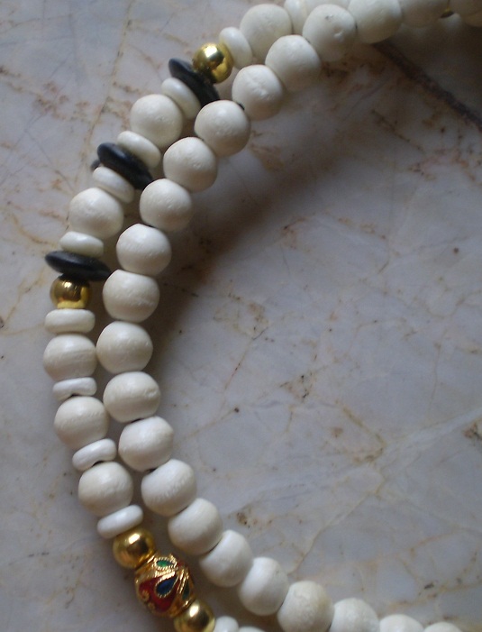 สร้อยกระดูกช้าง  สลับทองไมครอน  ห่วงกลางหัวขุน   เคาะเดียว 