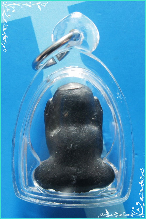 ...ลพ.แช่ม วัดดอนยายหอม พระปิดตารุ่นสอง พิมพ์หูกระต่าย เนื้อแร่ ปี 36 (พิมพ์เล็ก) เลี่ยมกันน้ำ...