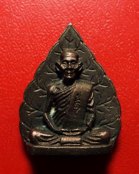 *รูปเหมือนใบโพธิ์ หลวงปู่คำพันธ์ วัดธาตุมหาชัย จ.นครพนม รุ่นแรก ปี 2534 สวยมากค่ะ*