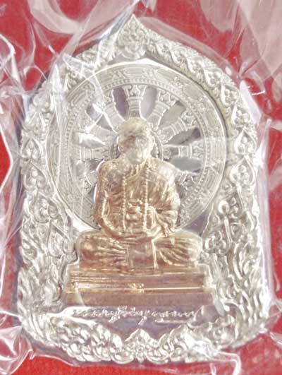 เหรียญหลวงปู่คำบุ รุ่นบารมีธรรม เนื้ออัลปาก้าหน้าทองทิพย์ หมายเลข 419 สวยเดิมๆ