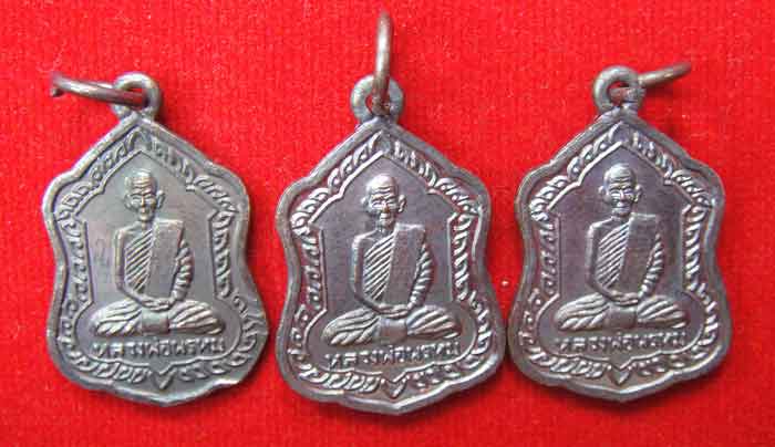 (((วัดใจเคาะเดียว ๑๐ บาท ยกชุด 3 องค์))) เหรียญโล่ใหญ่ หลวงพ่อพรหม ถาวโร วัดช่องแค เนื้อทองแดงรมมันป