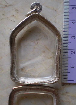 ตลับเงินขัดเงา  ใส่ขุนแผนผงพรายกุมาร  พิมพ์ใหญ่  เคาะเดียว 