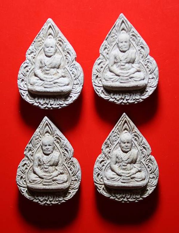 รูปเหมือนลายกนก เนื้อผงผสมว่าน "หลวงปู่พรหมมา เขมจาโร"