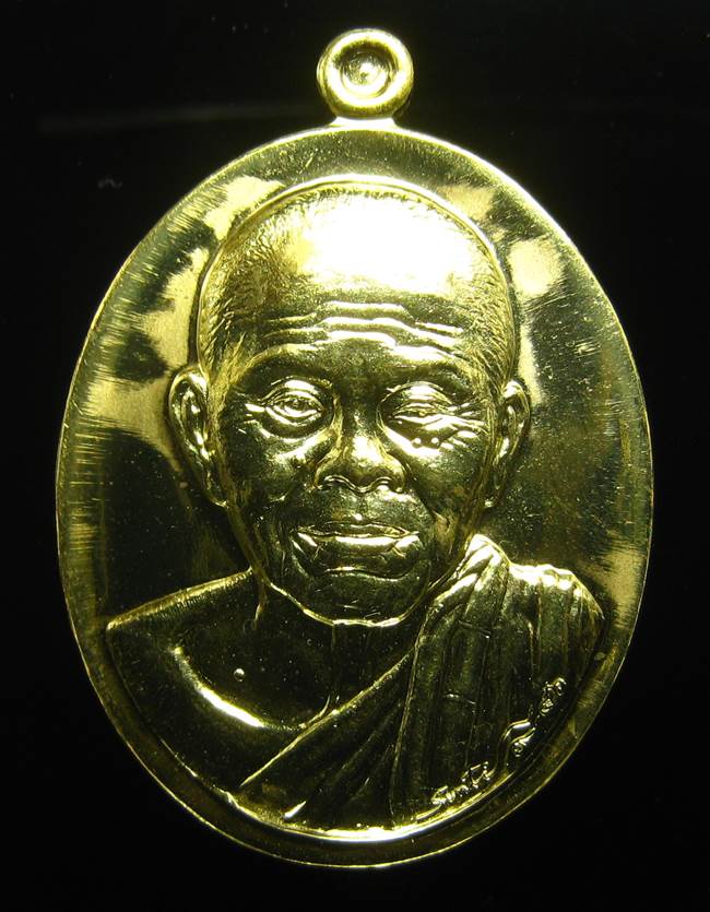 **เหรียญรุ่นบารมี 90 หลวงพ่อคูณ เนื้อฝาบาตร เลข 1862 สวยมาก เคาะเดียวแดง**