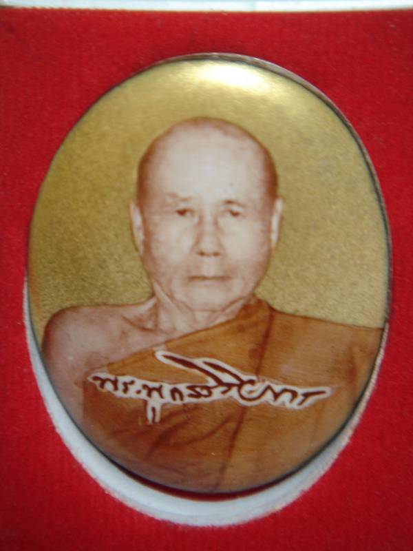 ล็อกเก็ตฉากทองหลังฝาเงิน 