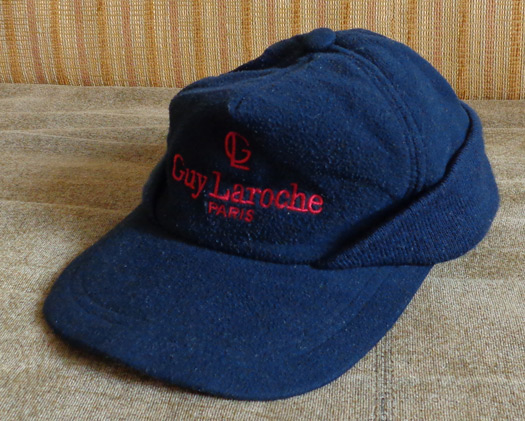 หมวก Guy Laroche PARIS ,สามารถปิดด้านหลังและด้านข้างเวลาใส่ได้ครับ ,หรือจะใส่เปิดหลังแบบหมวกแก็ปธรรม