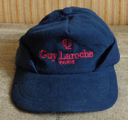 หมวก Guy Laroche PARIS ,สามารถปิดด้านหลังและด้านข้างเวลาใส่ได้ครับ ,หรือจะใส่เปิดหลังแบบหมวกแก็ปธรรม
