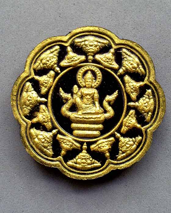 หลักเมืองพุทธาคมเขาออ้ ดำปัดทองดิมๆ