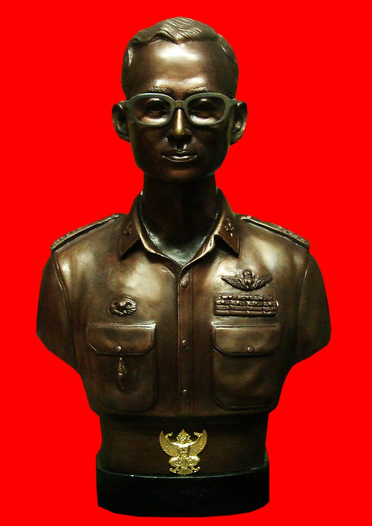พระบรมรูปหล่อในหลวง ร.9 กรมราชองครักษ์ จัดสร้าง รุ่น 2 ปี 39 สวยพร้อมใบประกาศ