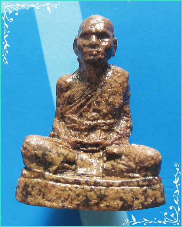 ...ลป.คำพันธ์ วัดธาตุมหาชัย นครพนม พระรูปเหมือนลอยองค์ เนื้อผงว่านผสมเกศา (ออกวัดแก่งตอย) หายากๆ ...