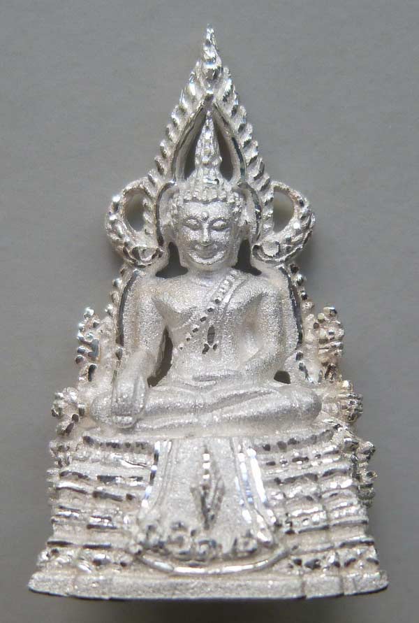 พระพุทธชินราช รุ่นปิดทอง เนื้อเงิน ลอยองค์ พิมพ์ใหญ่ สูง 3.0 ซม. ปี 2547 เลข 1549.....#23