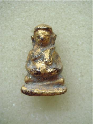 พระวัดเชิงท่า (พิมพ์เล็ก) ทาชาดแดง ปิดทอง พิมพ์พระสังกัจจายน์ สวยๆ (เคาะเดียว) 300 บาท