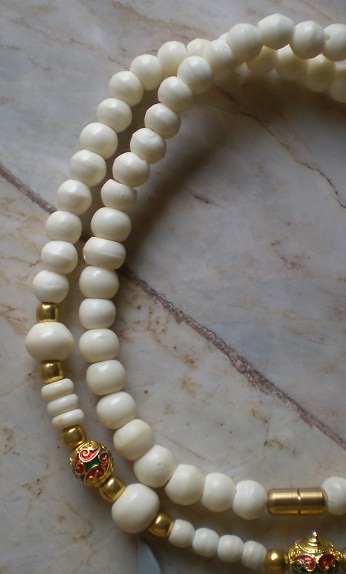 สร้อยกระดูกช้าง สลับทองไมครอน   ห่วงกลางหัวขุน  เคาะเดียว 