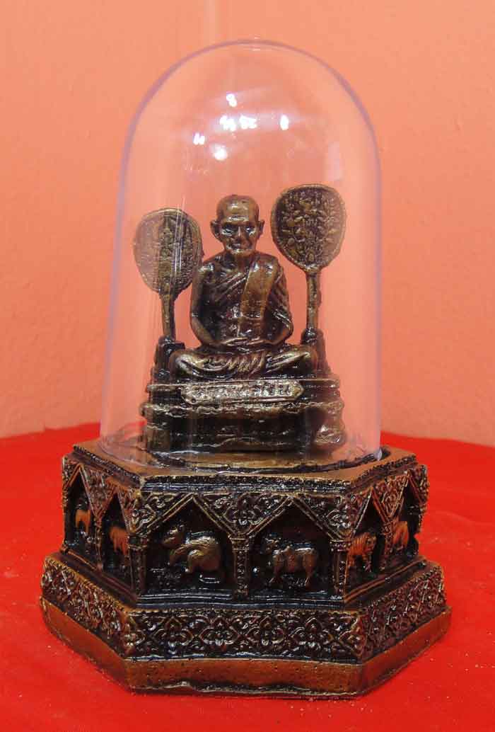 (((วัดใจเคาะเดียว ๑๐ บาทแดง))) หลวงพ่อเงิน ขนาดหน้าตัก ๑.๕ นิ้ว ฐาน ๓ นิ้ว สูง ๕ นิ้ว...ตามรูปค่ะ