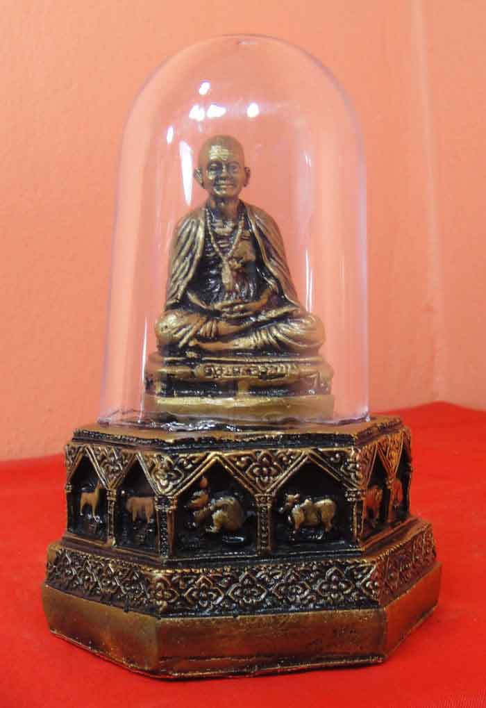 (((วัดใจเคาะเดียว ๑๐ บาทแดง))) ครูบาศรีวิชัย ขนาดหน้าตัก ๑.๕ นิ้ว ฐาน ๓ นิ้ว สูง ๕ นิ้ว...ตามรูปค่ะ
