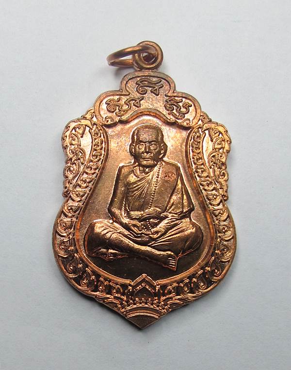 วัดใจแดงที่100 เหรียญเสมาหลวงปู่หมุน เนื้อทองเเดงรุ่นที่ระลึกหล่อรูปเหมือนองค์จริงกล่องเดิมๆครับ#1