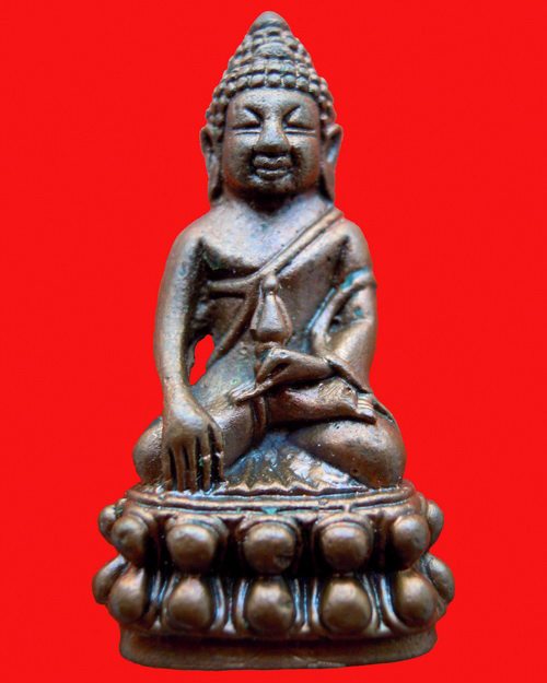 พระชัยชนะมารหลวงปู่คำบุ คุตตจิตโต รุ่น กำเนิดมหาเศรษฐี เนื้อทองแดง หมายเลข ๑๐๗