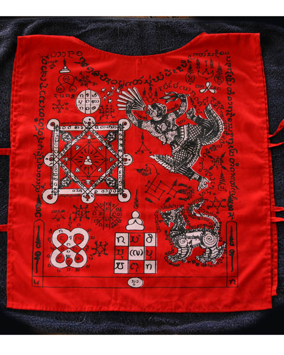 เสื้อยันต์กันภัย หลวงปู่คำบุ วัดกุดชมภู จ.อุบลราชธานี 