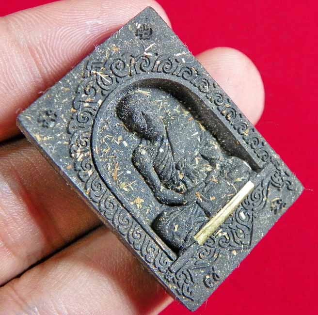 ที่สุดแห่งมวลสาร พระผงเจริญพร ๘๘ หลวงปู่คำบุ วัดกุดชมภู ฝั้งตระกรุตทองคำจารมือแจกกรรมการ 