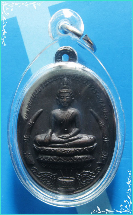 ...ลพ.หิน วัดจันทนาราม เหรียญเต็มองค์ เนื้อทองแดง หลัง ลพ.โม รุ่นตาเกี้ย ปี 20 เลี่ยมสวยๆ นิยม...