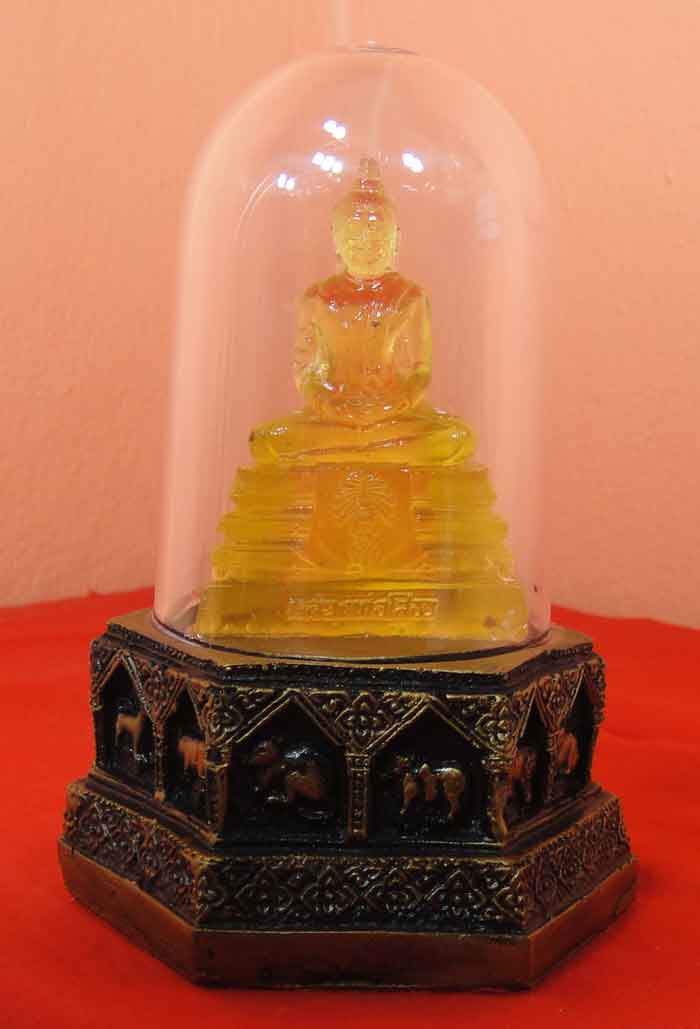 (((วัดใจเคาะเดียว ๑๐ บาทแดง))) พระพุทธโสธร ขนาดหน้าตัก ๑.๕ นิ้ว ฐาน ๓ นิ้ว สูง ๕ นิ้ว...สีเหลือง วัน