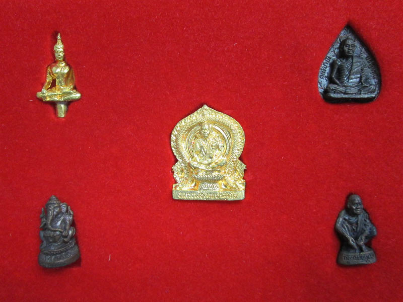 หลวงพ่อคูณ รุ่นเฮงให้รวย ชุด 5 องค์