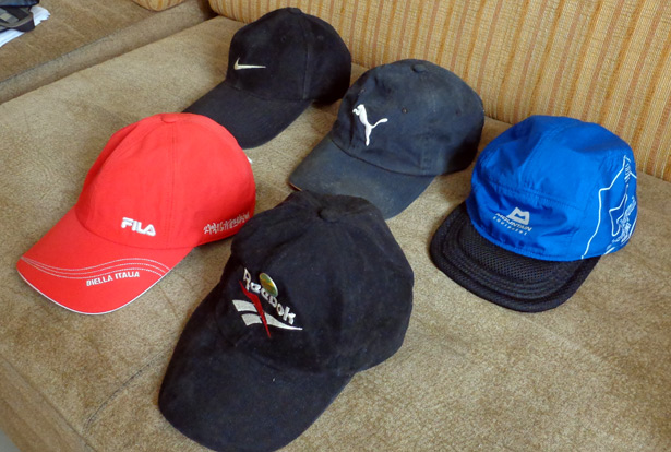 หมวกแบรนด์ดัง 5 ใบ ทั้ง NIKE + PUMA + REEBOK + FILA ฯลฯ แค่ไนกี้ใบเดียวก็ซื้อมา750บาทแล้ว อย่างคุ้ม
