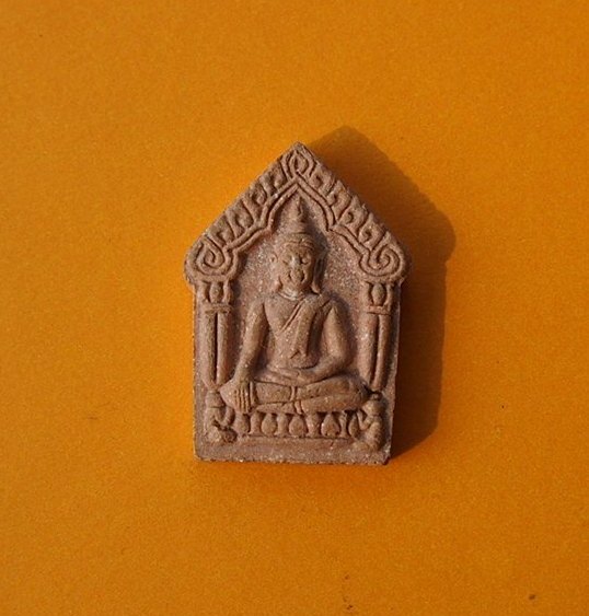 (((เคาะเดียวแดง))) พระผงขุนแผนหลังยันต์ ลป.ม่น วัดเนินตามาก ชลบุรี (พิมพ์เล็ก)