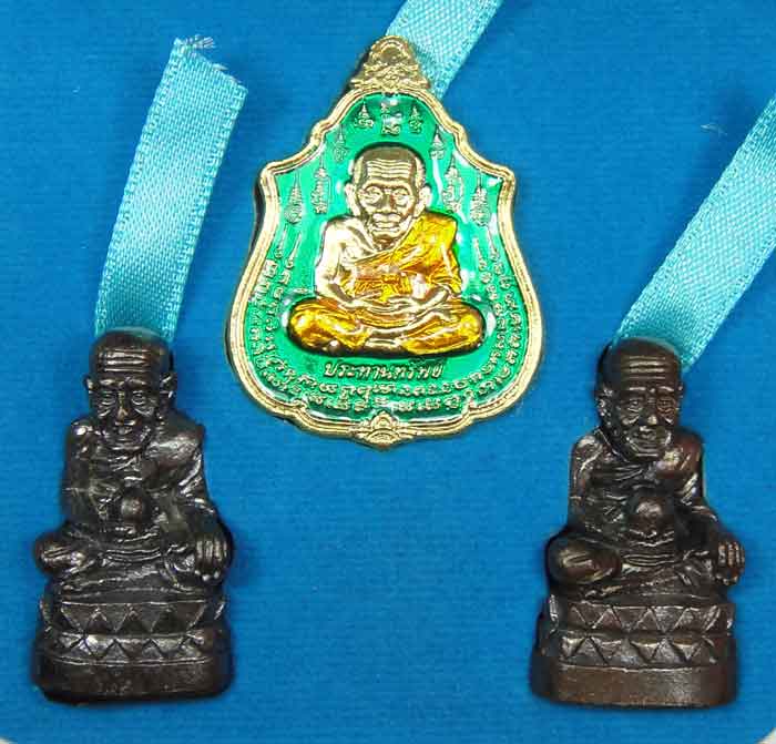 (((วัดใจเคาะเดียว 10 บาท)))1 ชุด 4 องค์ หลวงปู่ทวด หมื่นยันต์ รุ่นรวยหายห่วง ชุดพิเศษทอดกฐิน พร้อมกล
