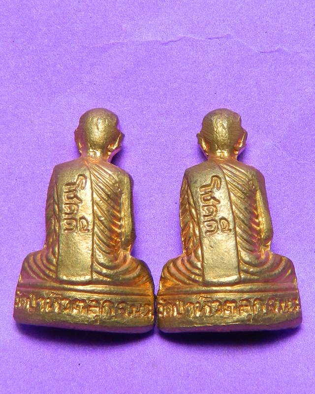 รูปเหมือนปั้ม หลวงปู่ลี วัดป่าหัวตลุก รุ่นโชคดี มาเป็นคู่ สวยๆ ราคาเบาๆ