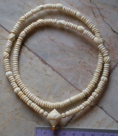 สร้อยงาช้างล้วน   ห่วงกลางหัวขุนแกะลายดอกบัว   เคาะเดียว 