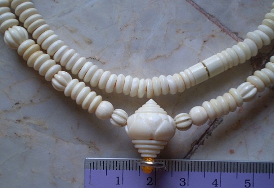 สร้อยงาช้างล้วน   ห่วงกลางหัวขุนแกะลายดอกบัว   เคาะเดียว 