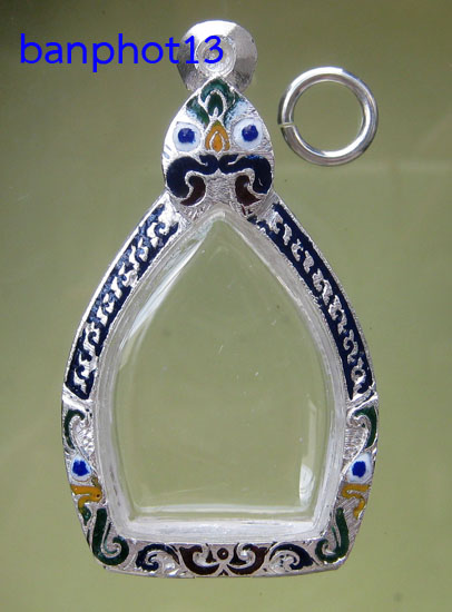 เคาะแรก ตลับเงินแท้แกะลายลงยา หลังปิด ยกซุ้มใส่หลวงพ่อปาน วัดบางนมโค งานเนียบสวยจริงๆครับ