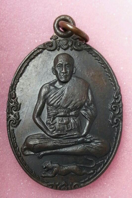 ^^^ หลวงพ่อเปิ่น วัดบางพระ รุ่น3 ""เสือหางงอ"" ปี๒๕๒๑ สภาพสวยครับ ^^^