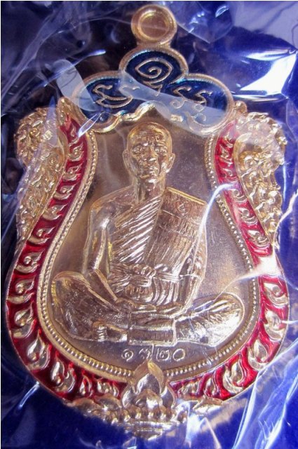 หลวงพ่อคูณ รุ่นปาฏิหาริย์ EOD เหรียญเสมา เนื้อกะหลั่ยทอง ลงยาแดง หมายเลข 1720