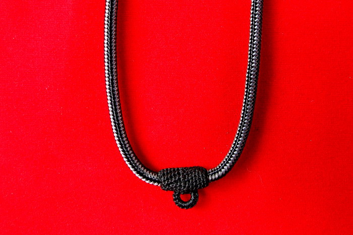 เชือกร่มห้อยพระ 2 องค์คล้องคอ สีดำ-เทา เชือกร่มนอก